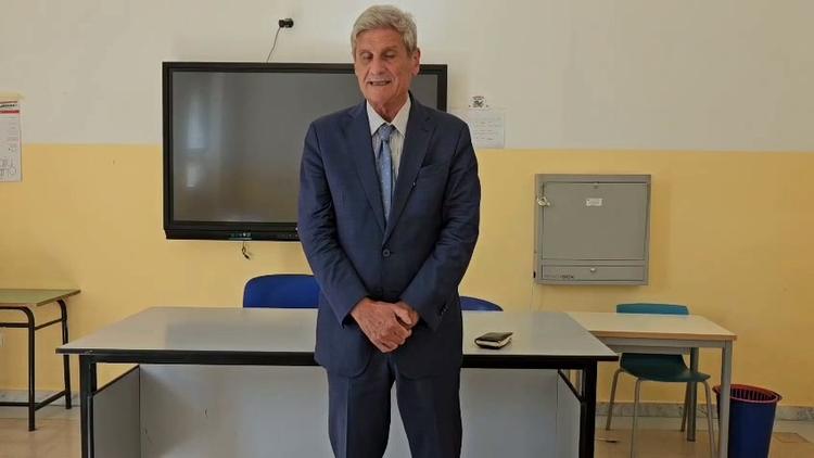 SCUOLA E CLIMA Il caldo e i mutamenti climatici sono fattori con cui la vita quotidiana deve fare i conti.  A partire da...