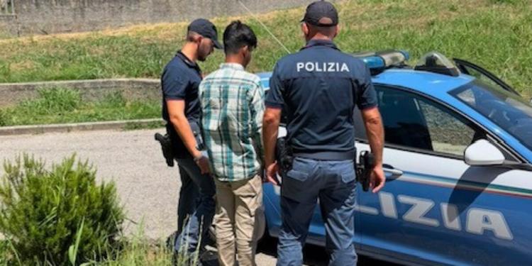 Crotone, respinta la richiesta di protezione internazionale: cittadino straniero trasferito al Cpr di Potenza