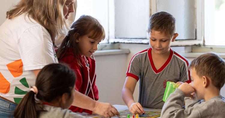 Sicredi impactou mais de 300 mil pessoas em ações de educação financeira durante Semana Enef 2026