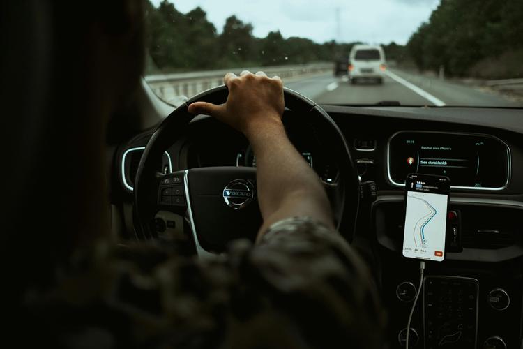 Justiça absolve dupla acusada de roubar motorista de app
