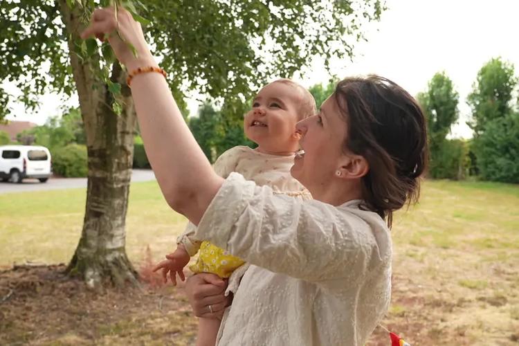 "C'est l'amour qu'on a pour eux qui nous porte" : les parents de la petite Marguerite atteinte d'une maladie génétique rare lancent un appel à la solidarité