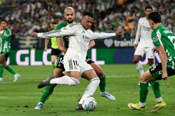 هدف قاتل يحرم ريال مدريد من الفوز بالبطولة ويُنعش آمال برشلونة