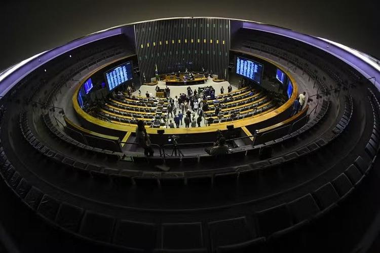 Divergência entre governo e relator retira de pauta regulamentação do trabalho por aplicativos