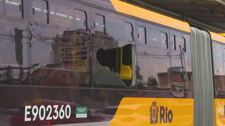 VÍDEO: Passageiros se desesperam após homem ser baleado dentro de BRT no Rio