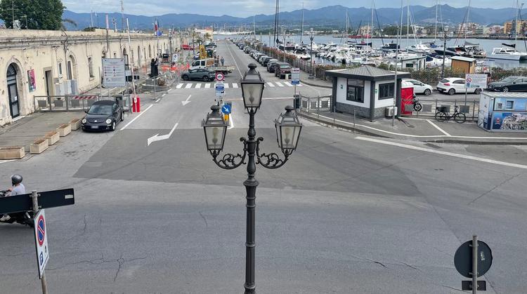 Nuova viabilità per i mezzi pesanti in uscita dal Molo Marullo: stop al transito nel centro urbano