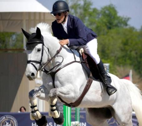 إصابة هشام العلوي بكسر في ضلعه بعد سقوط قوي من على ظهر حصانه