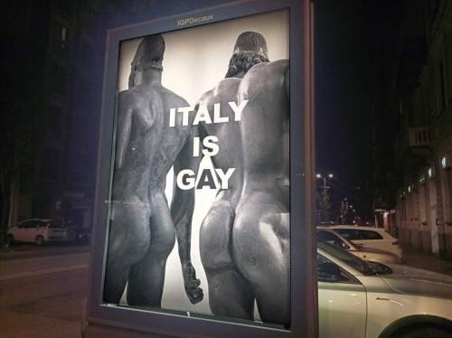 "Italy is gay”. Il blitz Lgbt a Torino e scoppia la polemica