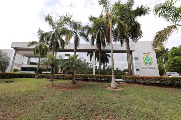 Governo do Amazonas transfere ponto facultativo do Dia do Servidor Público para 30 de outubro