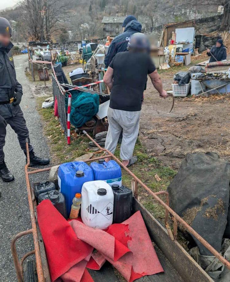 Exilles frazione Cels Ruinas deposito rifiuti