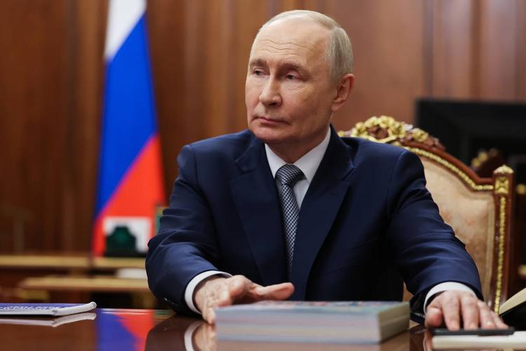 Tregua già finita, pioggia di droni su Kiev. E Putin testa il super razzo