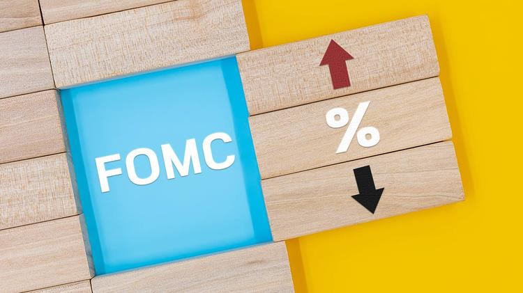 Pasar dalam mode menunggu hasil pertemuan moneter FOMC esok hari