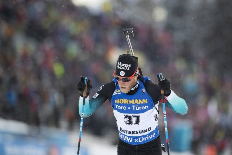 BIATHLON - Intraitable sur la piste malgré une faute, le Norvégien Johannes Boe a remporté le titre mondial du sprint à Östersund où Quentin Fillon-Maillet, à 10/10, s’est paré d'une belle médaille de bronze.