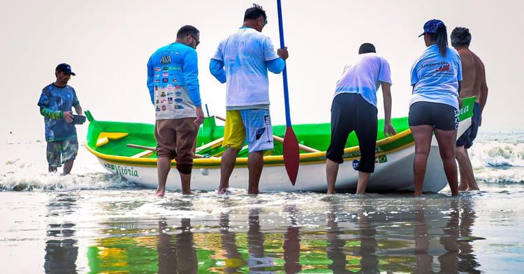8º Arrancadão de Canoas Artesanais acontece na Praia Central neste fim de semana