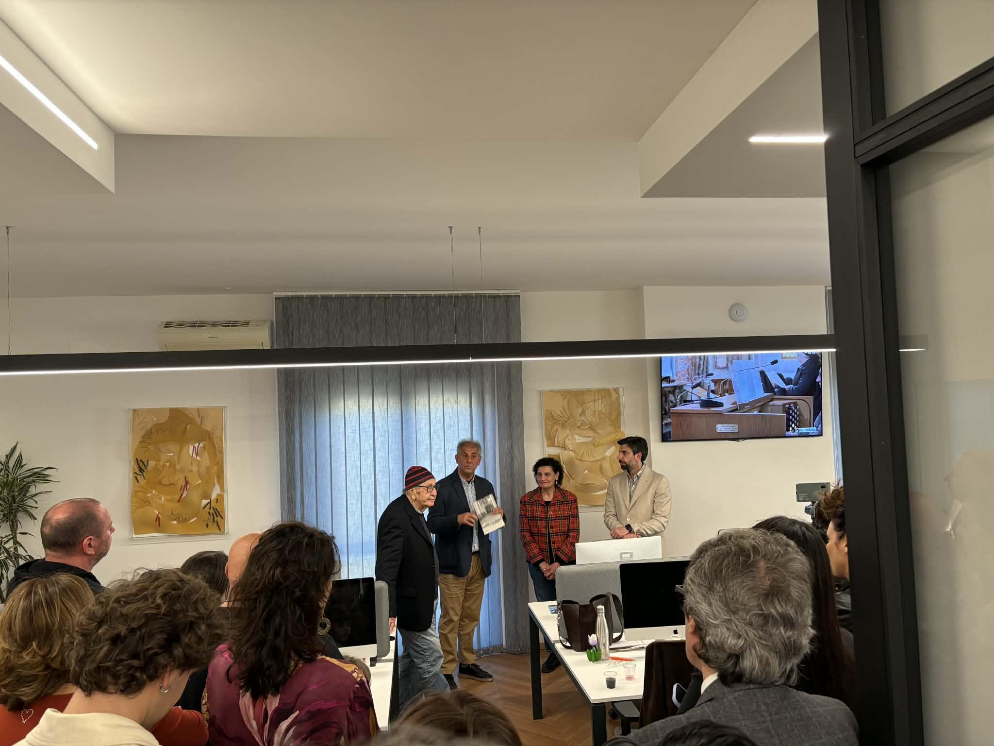 Giugliano, inaugurata la mostra “Manualità & Arte” nella sede di Teleclubitalia