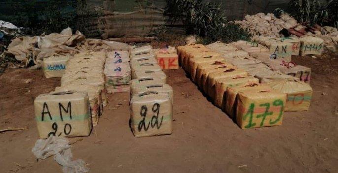 إحباط محاولة تهريب دولي للمخدرات وحجز طنين ونصف بسواحل سيدي بوالفضايل