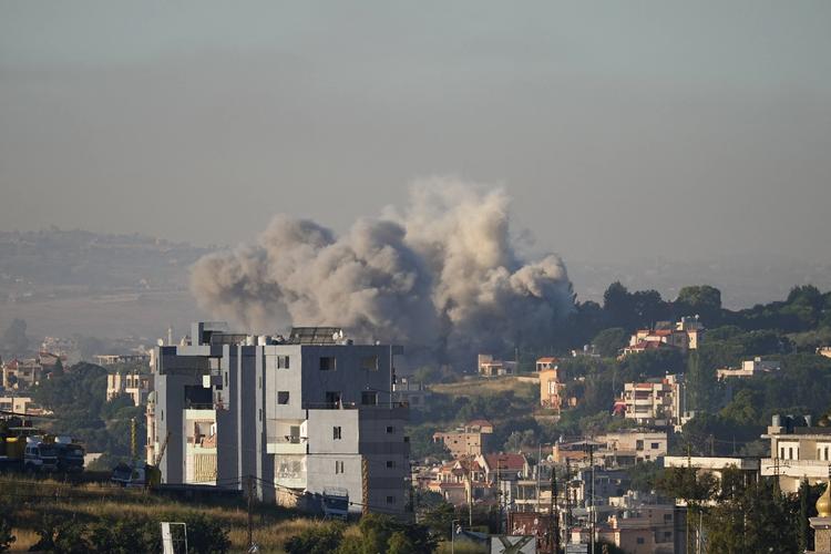 Israel segue com ataques ao sul do Líbano apesar de anúncio de cessar-fogo