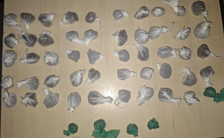 Adolescente e mulher grávida são detidos suspeitos de tráfico de drogas em Boa Vista