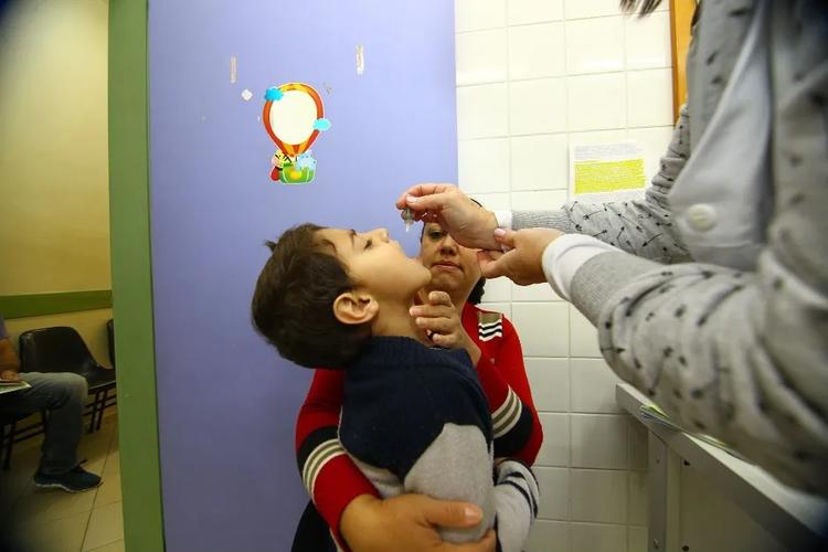 Ministério da Saúde volta a incluir reforço contra pólio aos 4 anos no calendário infantil