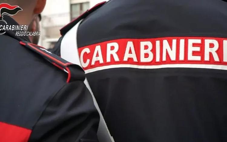 Marescialla dell’Arma indagata a Rimini: avrebbe avuto due figli dal comandante, ma attribuiti al marito carabiniere
