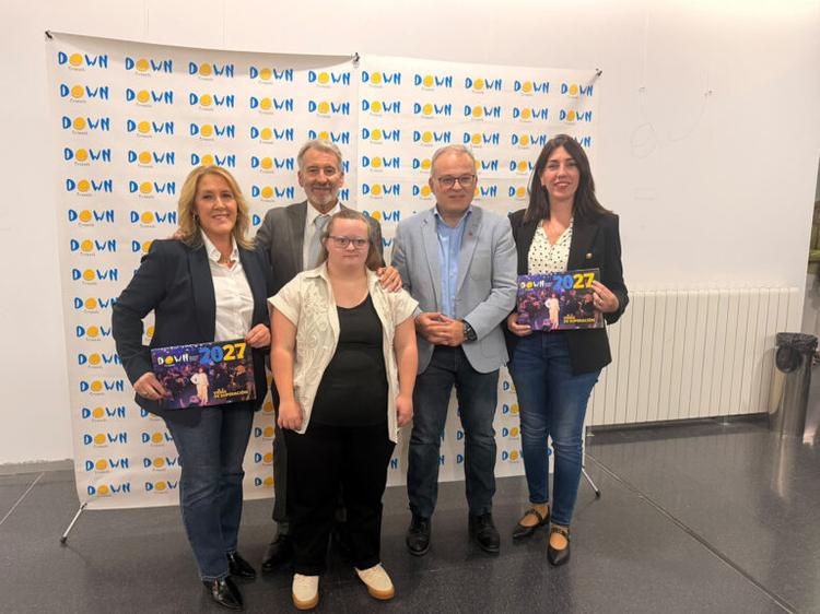 El Ayuntamiento de Baza acompañó la presentación del calendario 2027 de la Asociación Granadown