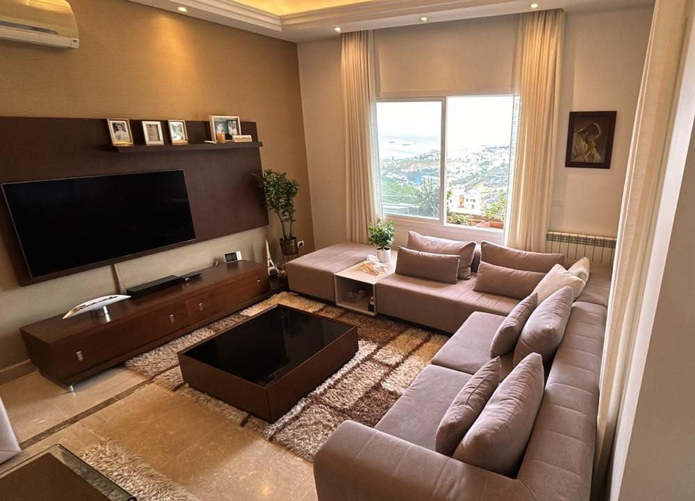 For Sale: Apartment in Ain Saade