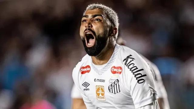 À disposição no Santos, Gabigol tem números discretos no gramado sintético