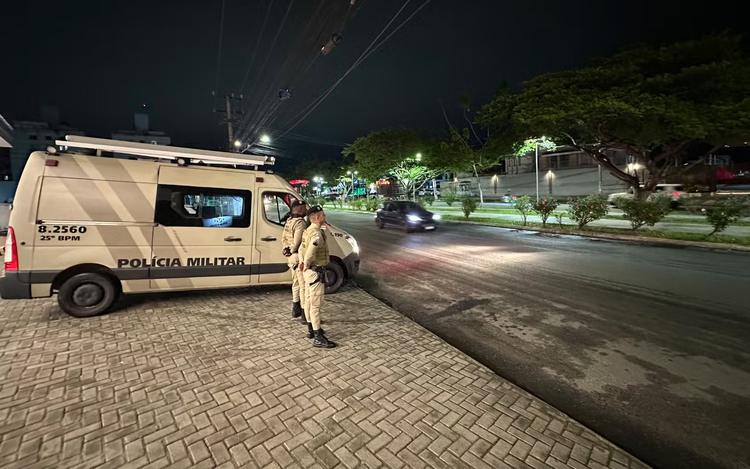 Suspeito de tentativa de latrocínio contra médico morre após troca de tiros com a PM na Bahia