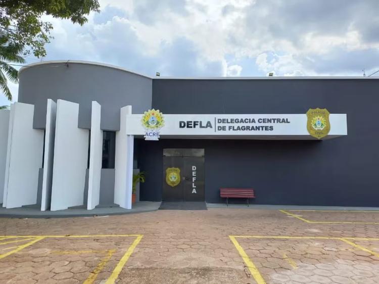 Homem é encontrado morto em cela de delegacia no mesmo dia em que foi preso no Acre