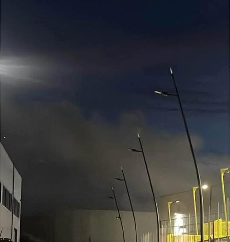 Incendio in un capannone del gruppo Marseglia: non ci sono feriti, ma aria irrespirabile in città