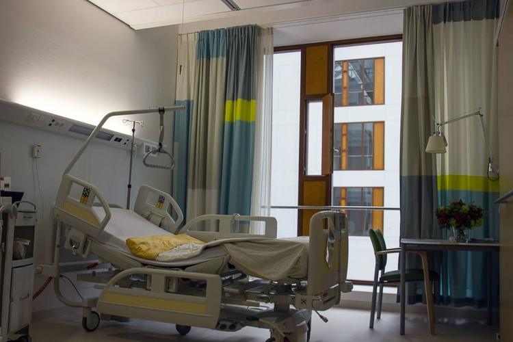 Si spara nel letto d’ospedale: gravissima una donna di 75 anni