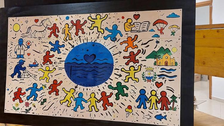DONATA UN'OPERA AL COMUNE I bambini del laboratorio di pittura "DipingiAmo", curato da Lorena Silaro, hanno donato, nel...