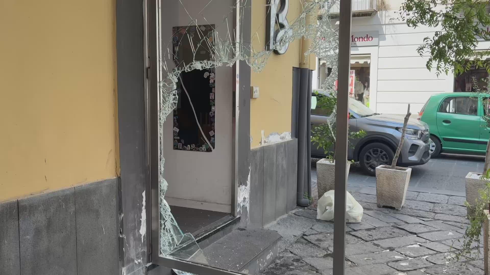 Aversa, furto con “spaccata” al bar Berenice: arrestato ladro. La titolare: “Non aprirei locale qui”