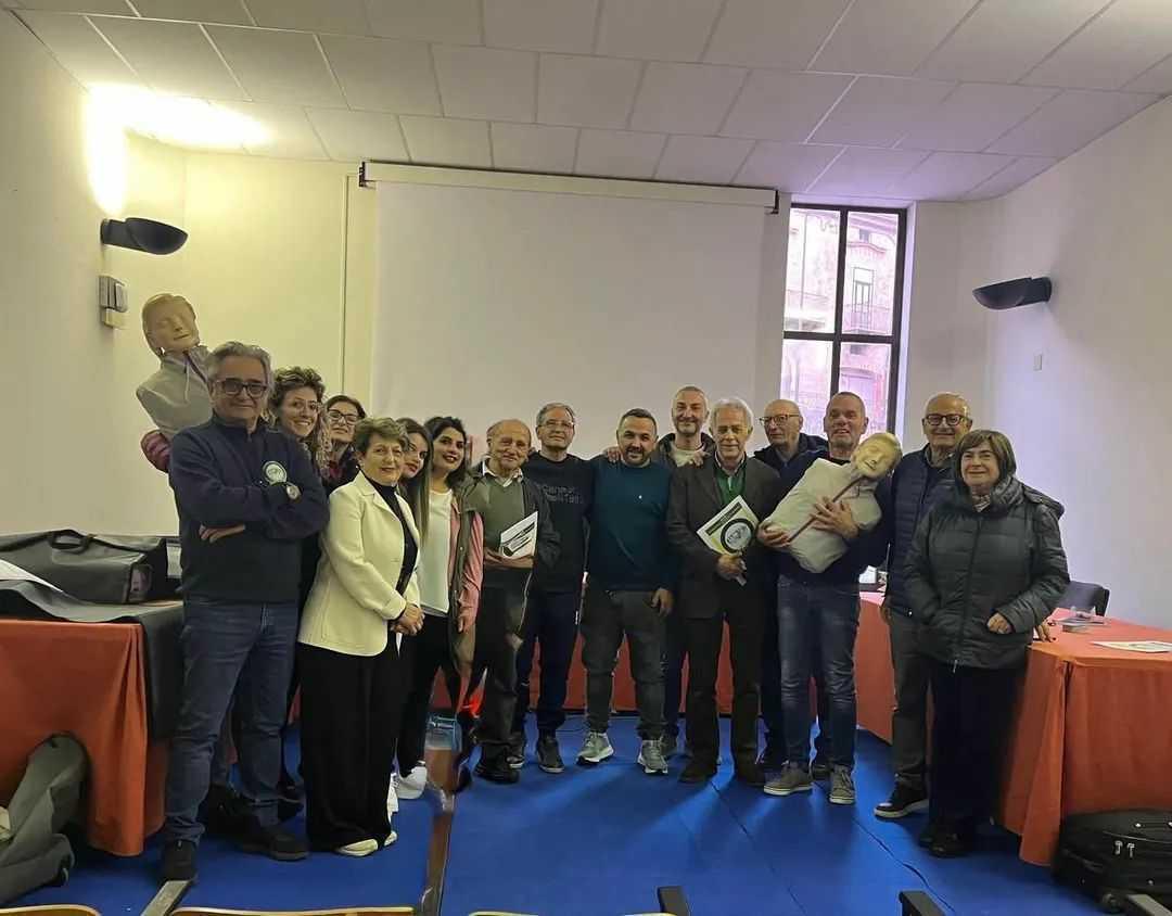 Casalbuono: cittadini comprano defibrillatore e lo donano alla comunità