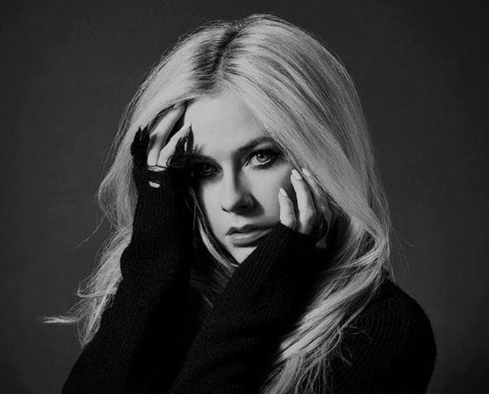 Avril Lavigne lança versão para "Ironic", de Alanis Morissette