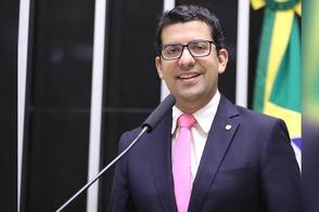 Em decisão, Dino diz que deputado Marcelo Queiroz usou causa animal para obter 'votos e prestígio'