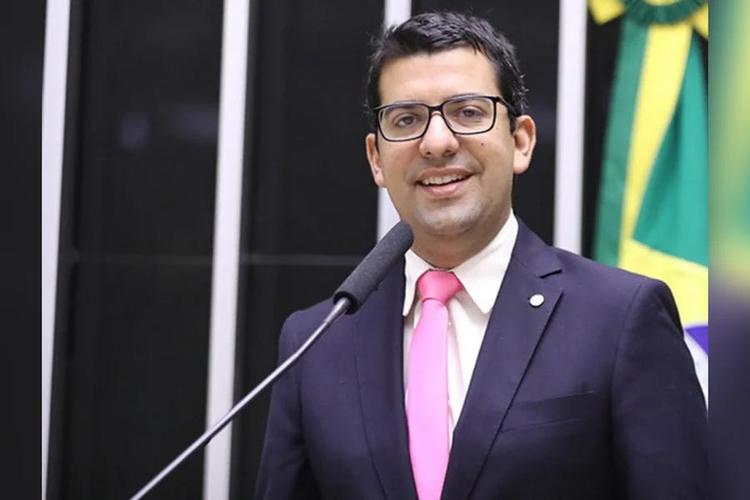Em decisão, Dino diz que deputado Marcelo Queiroz usou causa animal para obter 'votos e prestígio'
