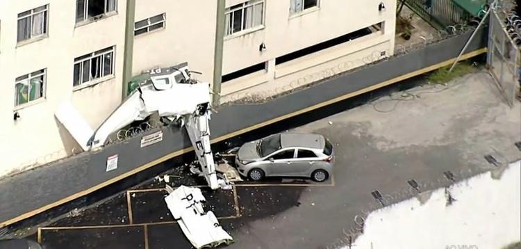 Piloto e copiloto de avião que bateu contra prédio em BH morreram; três passageiros estão feridos