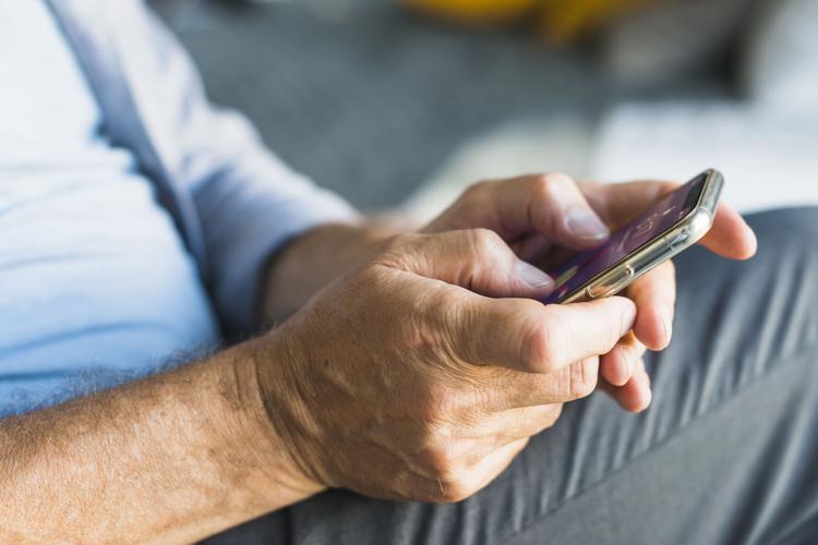 Prova de Vida para aposentados da PBH pode ser feita pelo aplicativo do banco conveniado; veja como acessar
