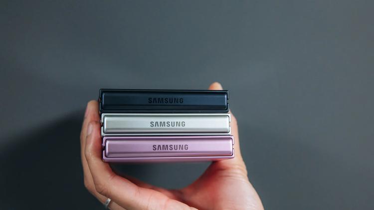 galaxy z flip 8 smartphones held in hand