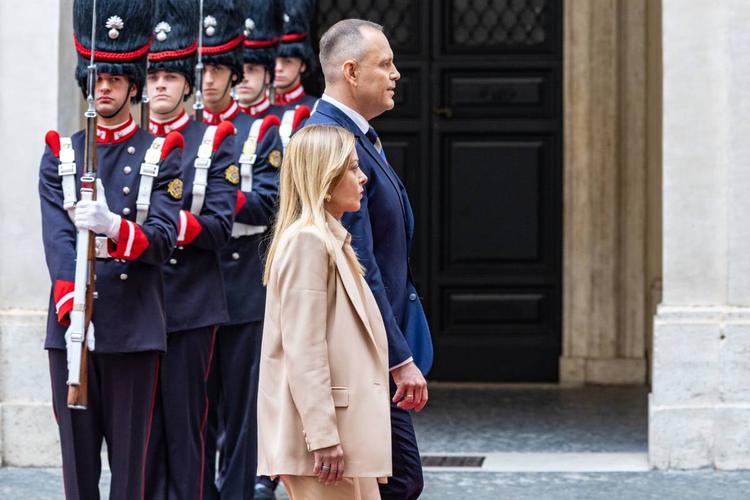 Meloni tra il pressing sull'Ue, le nomine e Calenda