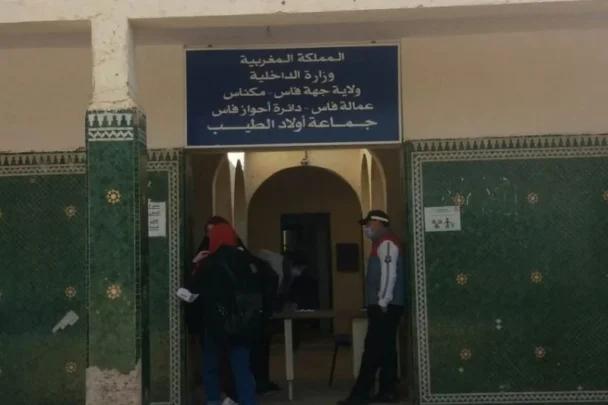 الرهان على “أولاد الطيب” لحسم النزال الانتخابي يشعل أزمة داخلية في بيت الأحرار بفاس