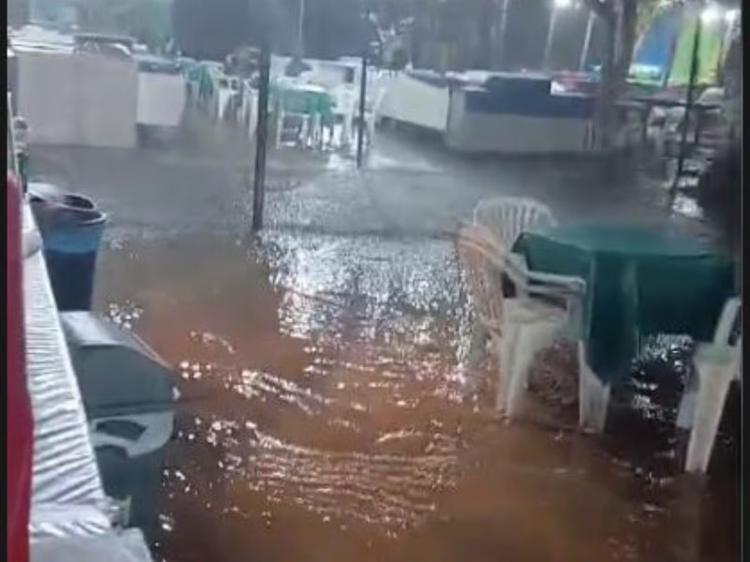 VÍDEO: Tempestade derruba barracas da Feira da Economia Solidária de Rio Branco
