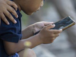 Social vietati agli under 15. Polidoro: “Lo smartphone può plasmare il cervello e la personalità dei minori”