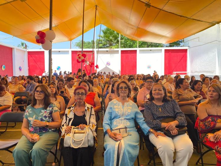 Más de 500 mamás festejadas: la UNIVAC mantiene viva la tradición del 10 de mayo