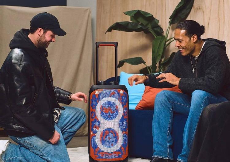Bredase kunstenaar Bas Steens werkte samen met Virgil van Dijk