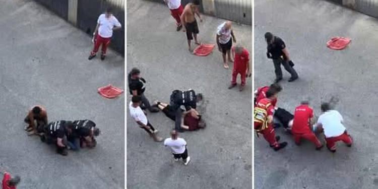 Parla l’uomo che he teneva i piedi di Fakir accanto agli agenti: "Volevo solo aiutarlo, ora vivo recluso per le minacce"