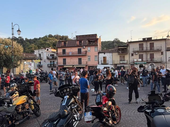 MOTORADUNO, TAPPA A CALOVETO PER I BIKERS I COMPARI. IL SINDACO: LE DUE RUOTE RACCONTANO AMICIZIA, SCOPERTA E PRUDENZA...
