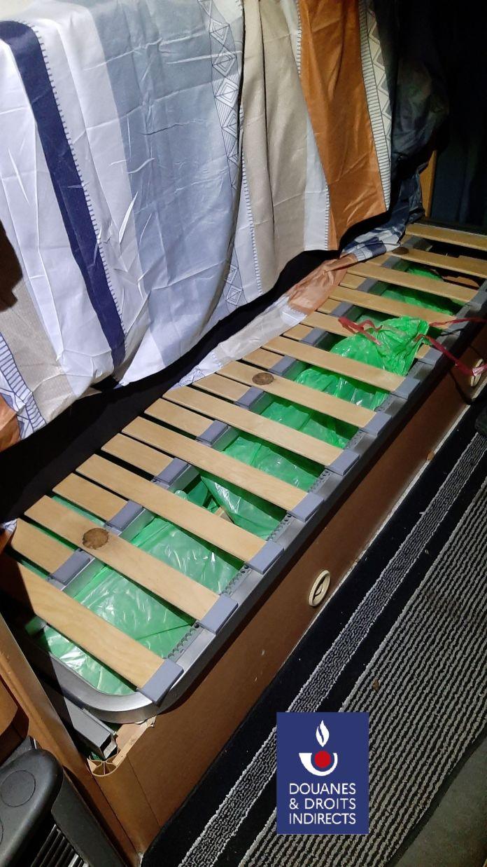 Nouvelle saisie par les douaniers de Port-Vendres : 222 kg d'herbe de cannabis découverts dans un camping- car