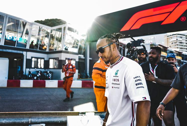 Piloto de F1, Hamilton diz que Vini Jr. foi “incrivelmente corajoso” ao reagir contra o racismo