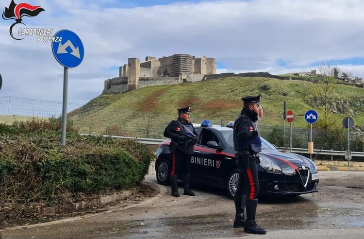 Melfi, sei arresti per tentato omicidio e porto di armi: coinvolti 2 minorenni